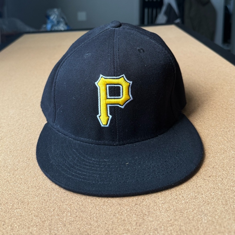 New Era Pittsburgh Pirates Black and Gold Hat, size 7 & 5/8, like new